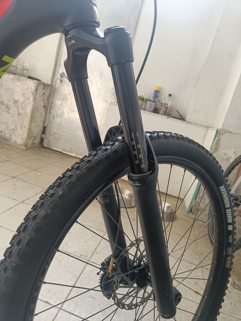 Furca Rockshox yari 27.5(29) 180 mm boost