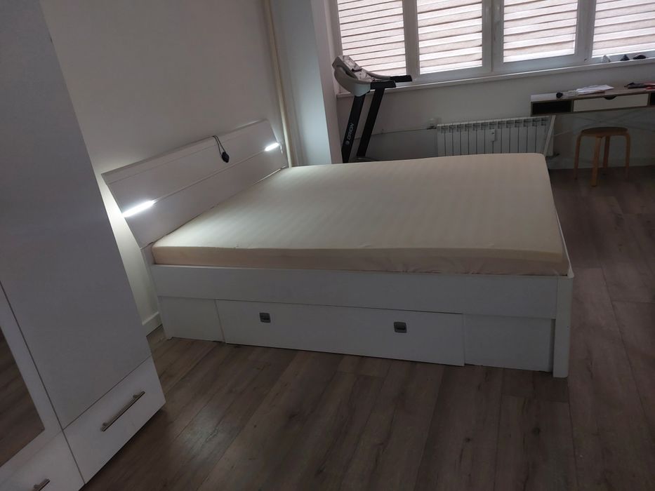 Висока Спалня Led Осветление Чекмеджета Подматрачна Рамка Матрак