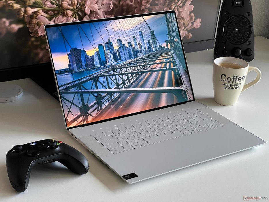 Dell XPS 16 Premium 4K 120Hz OLED Ultra9 285H 32GB Ram NVIDIA 5070 1TB