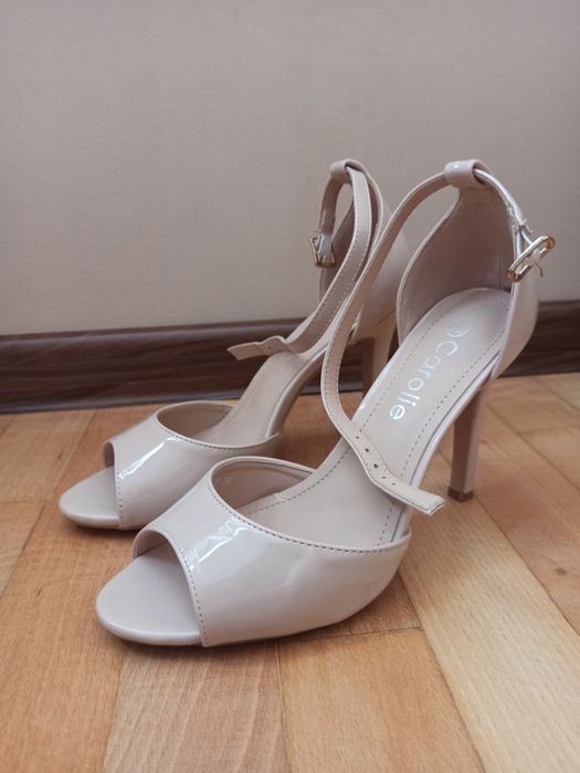 Vând pantofi mărimi 36 și 37