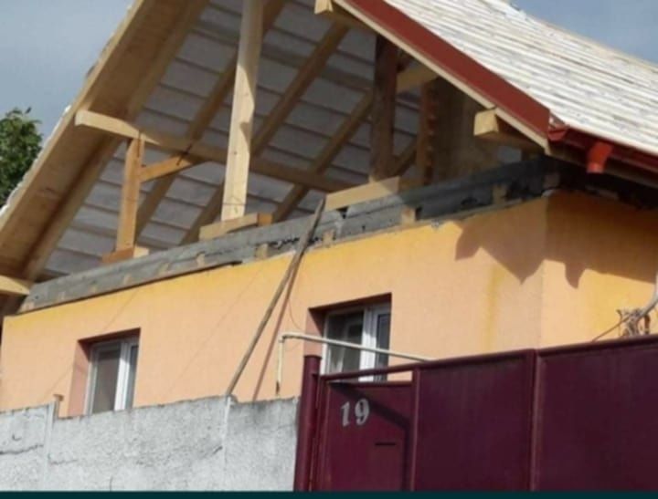 Firma de montaj acoperisuri tigla met si ceramica dulgherie etc.