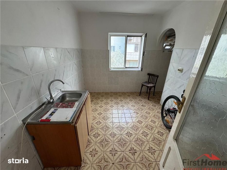 Apartament 3 camere, etaj 1 , 80mp in Campineanca