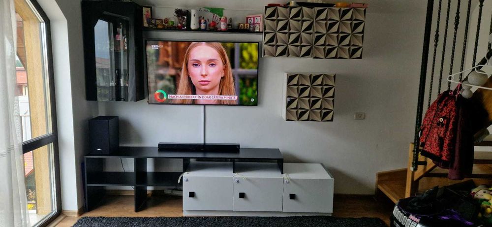 Vând mobilă de living în stare excelentă!