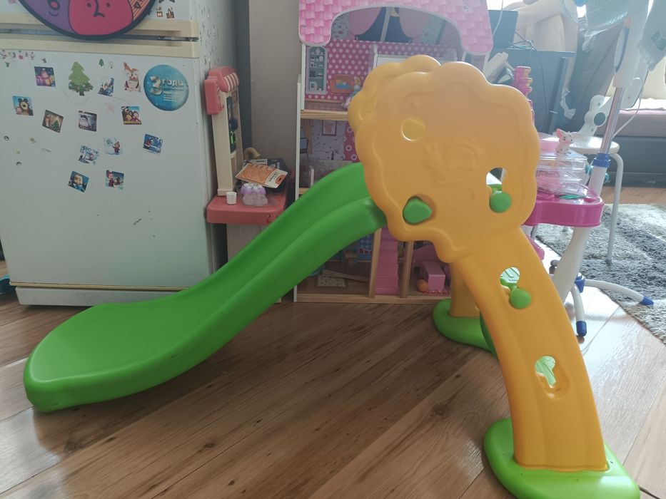 Детская горка примерно до 3 лет,15 кг