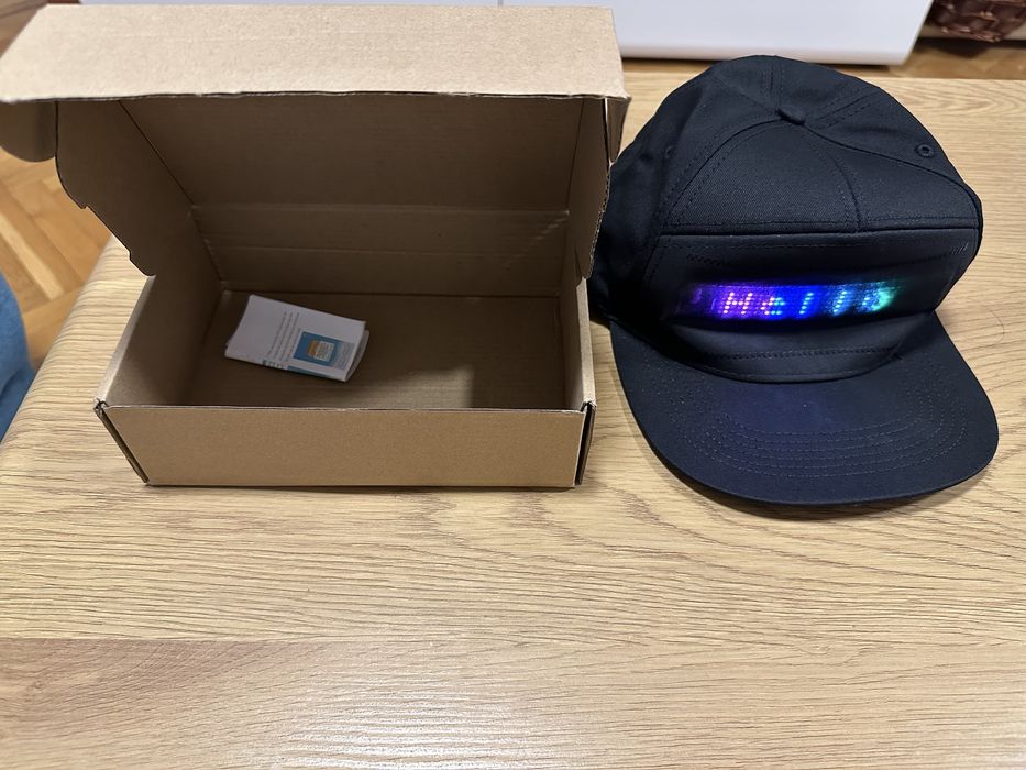 Шапка с дисплей за партита