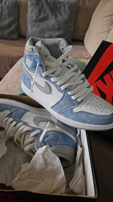 Jordan 1 High Hyper Royal