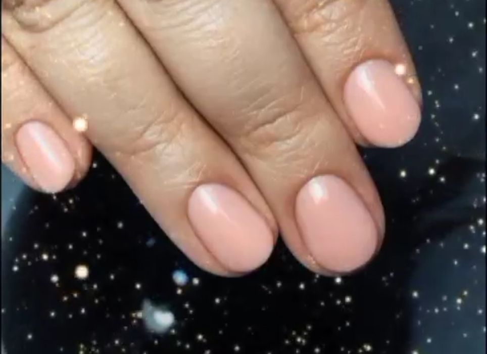 Маникюр  на  дому