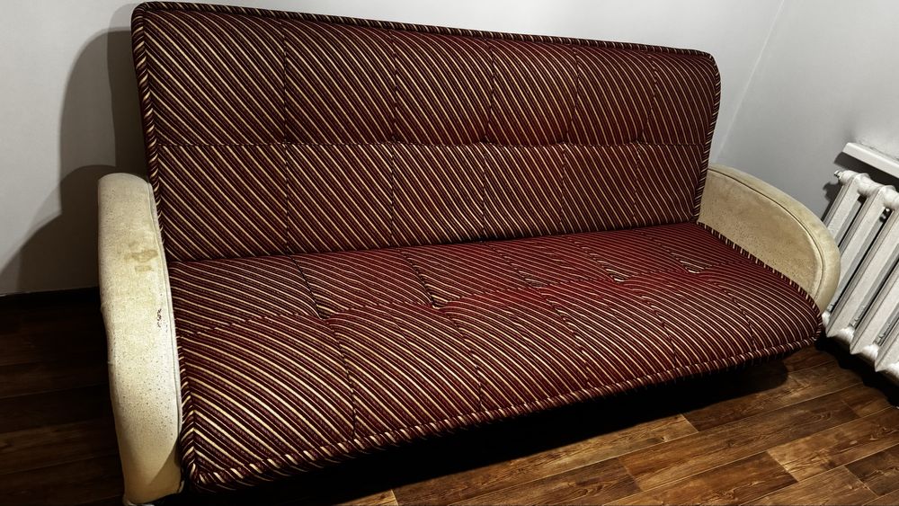 Диван с двумя креслами