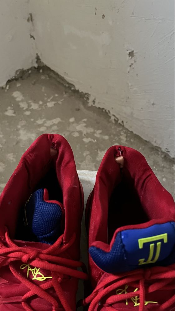 продается kyrie 5