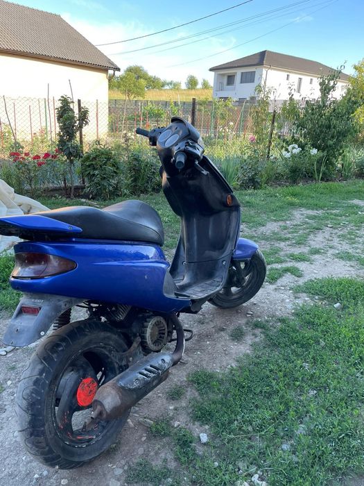 Vând scuter Peugeot buxy 2timpi defect