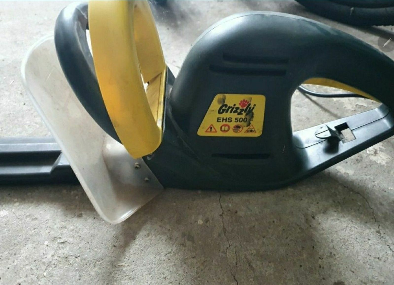 Trimmer electric foarfeca tuns gard Gizzly