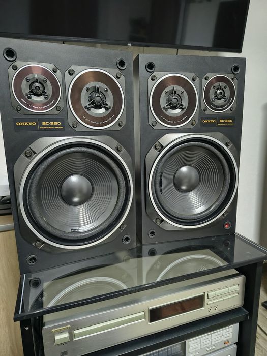 Linie audio Onkyo cu boxe