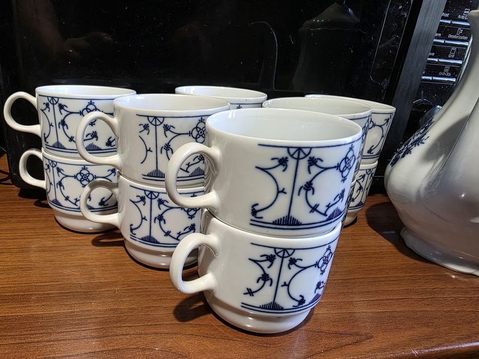 Ceainic portelan plus 12 cesti portelan. Alba Iulia