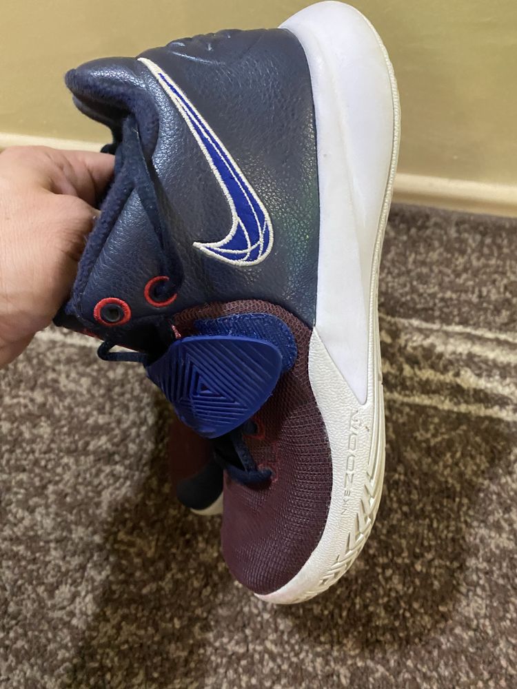 Мъжки/детски маратонки  Nike Kyrie Flytrap III-38,5Номер