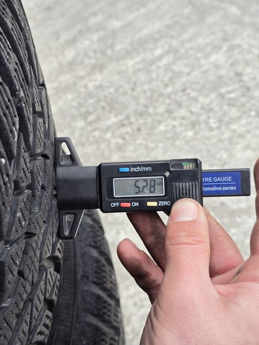 4 Броя 215/65/16 Nokian 2x6,8mm 2x5,2mm
