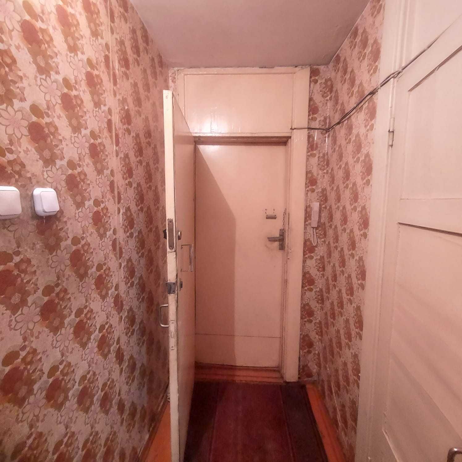 Продам 1 комнатную квартиру в спальном районе города на Ержанова.