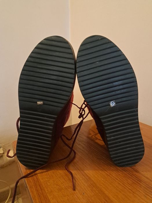 Продавам топли дамски ботушки