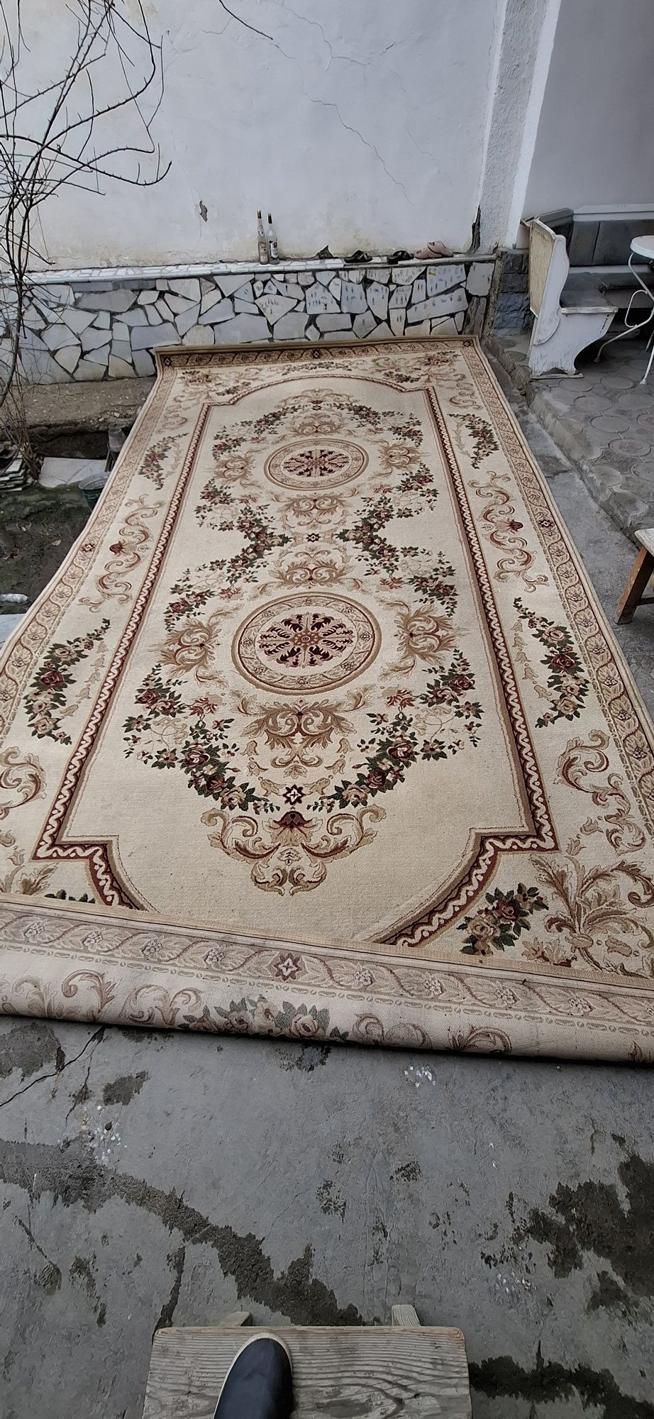 Продам ковёр в хорошом состаяния