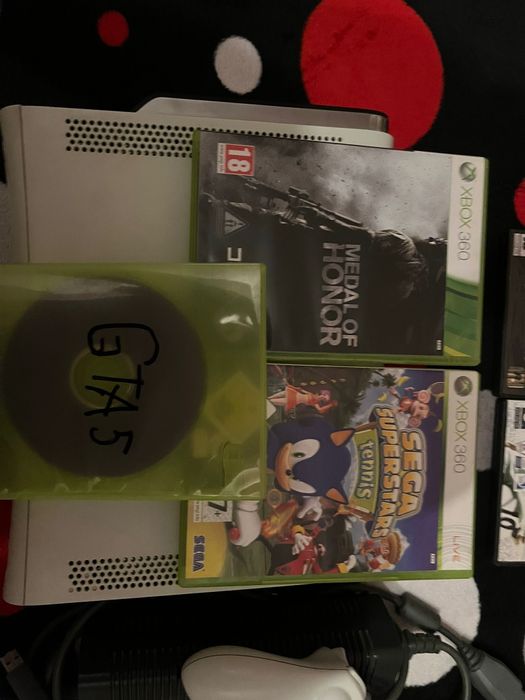 Vând Xbox 360 arcade(cu,cutie)