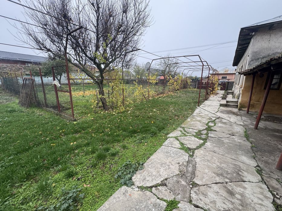 Vând casă in Olt,comuna Pîrșcoveni sat Olari