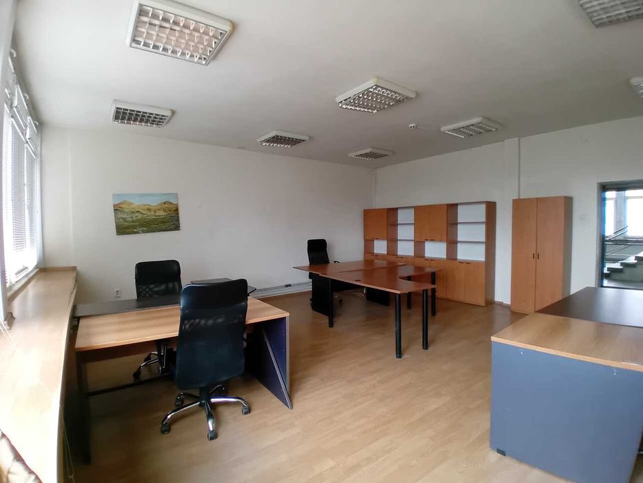 Дава се под наем офис на бул.Стамболийски