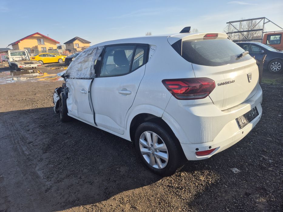 Dacia sandero lovit avariat