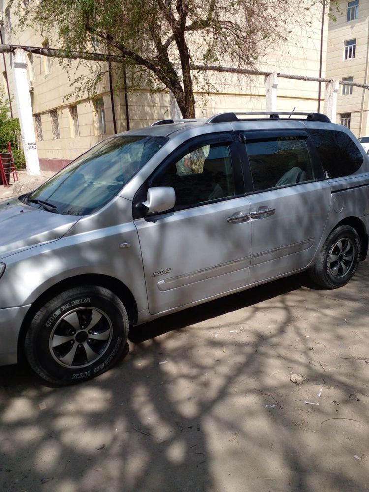 Kia Carnival sotiladi 2006 yil