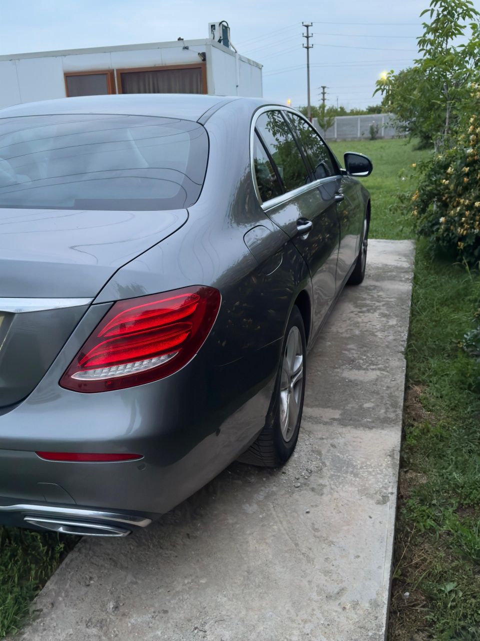 Mercedes-Benz E200
