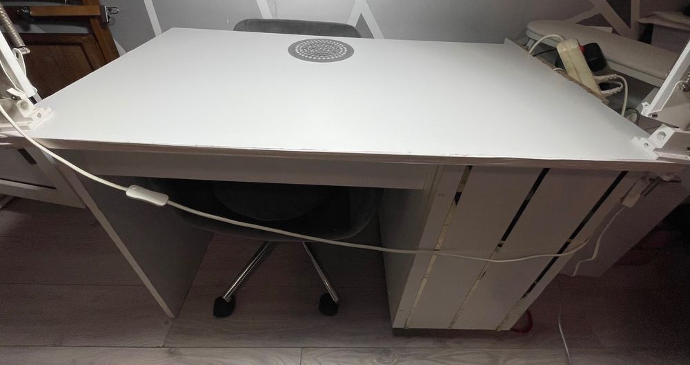 Masa manichiură cu aspirator încorporat