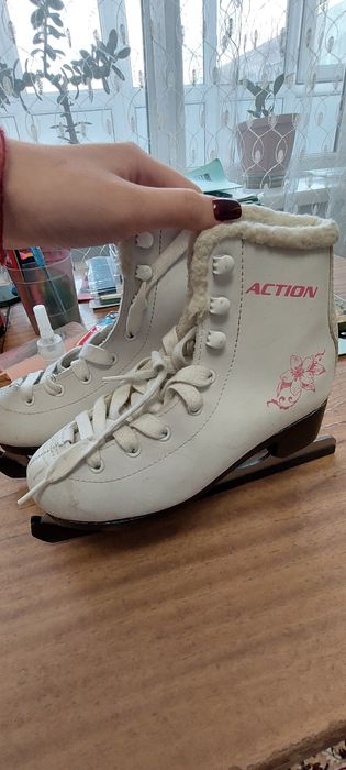 Продам детские коньки