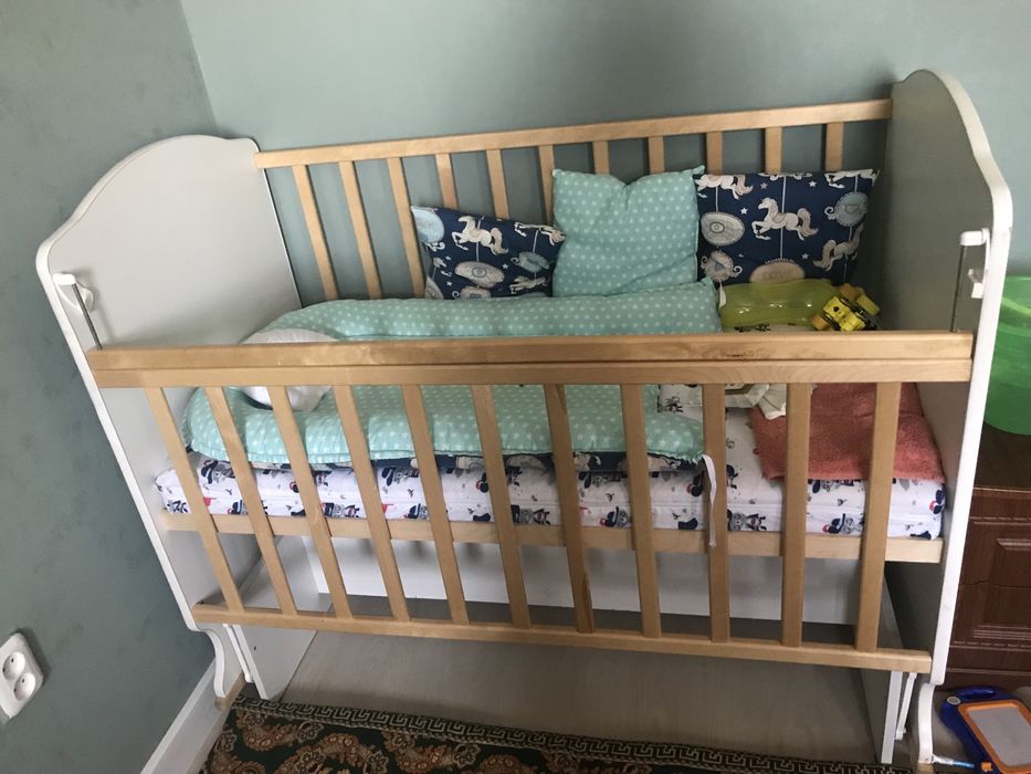 Продам Кровать-манеж ,матрас,балдахин,бортики в хорошим состояние