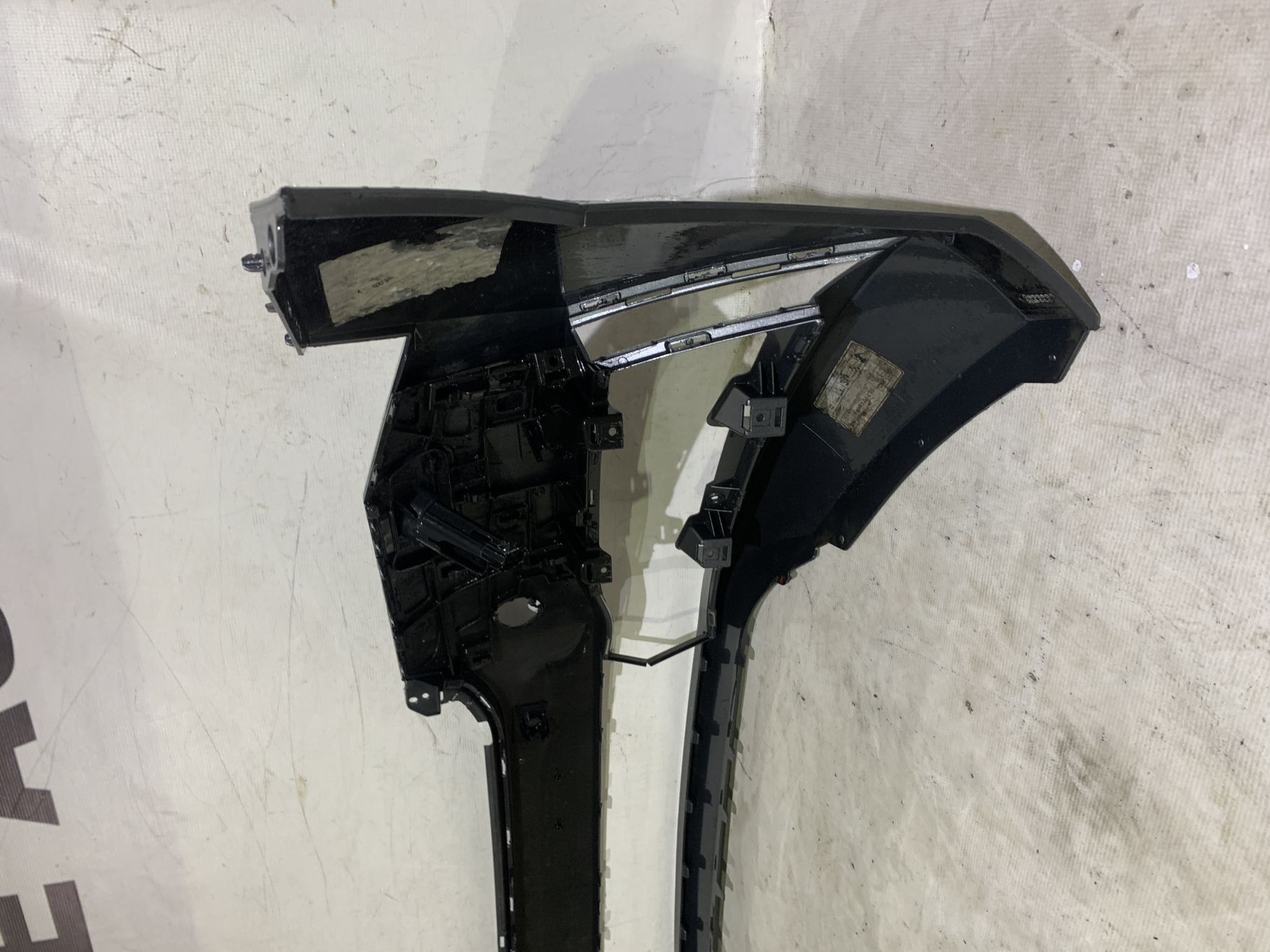 Bara fata Skoda Superb 3, facelift, 2019, 2020, 2021, 2022, 2023, cod origine OE 3V0807221M, cu gauri pentru spalatori faruri si senzori de parcare (4).