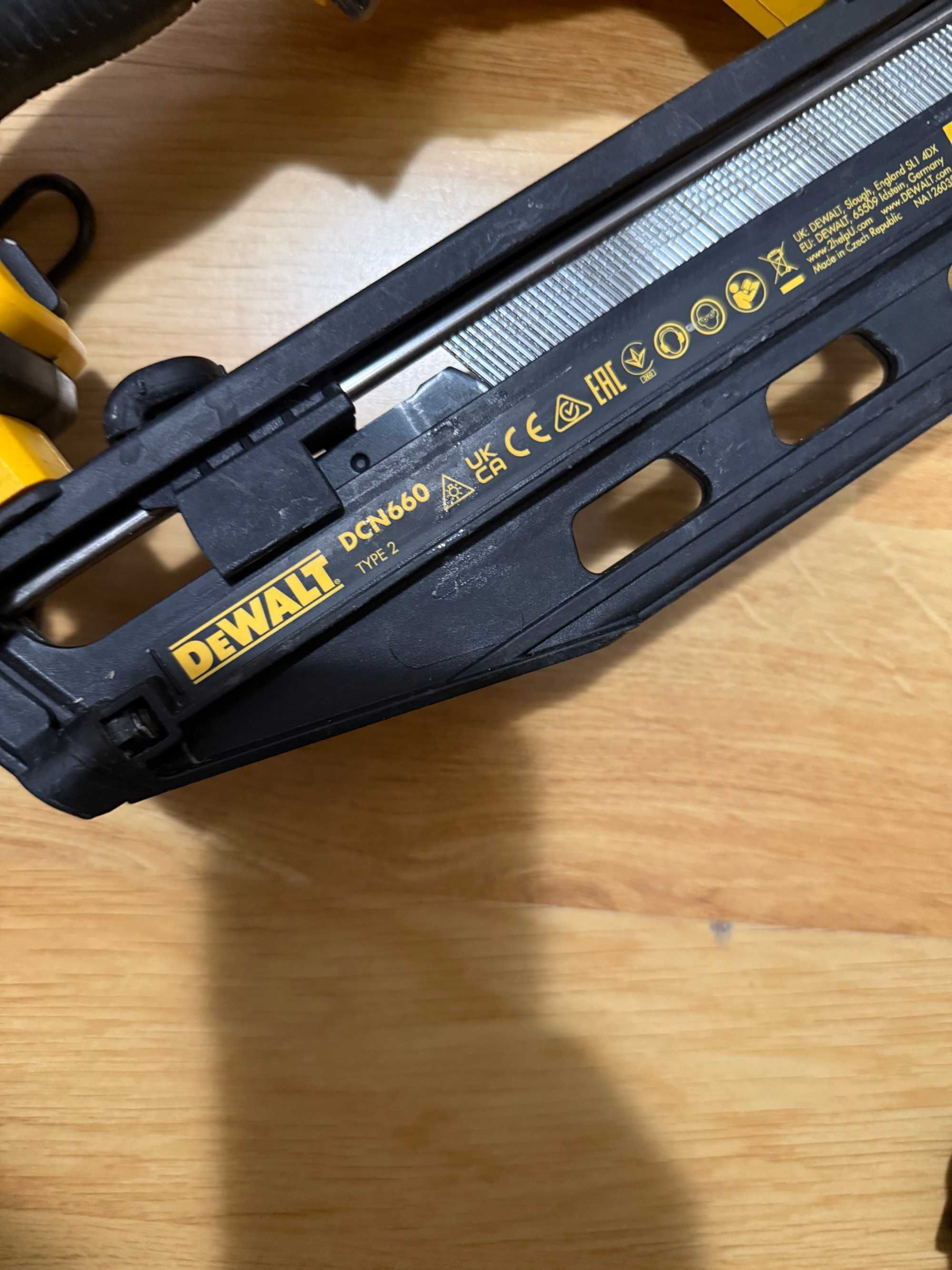 Dewalt DCN660 Такер