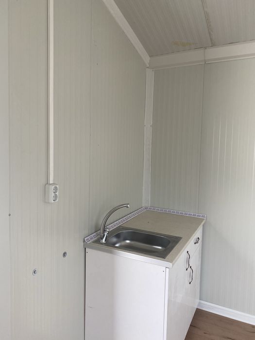 Продавам фургон нив