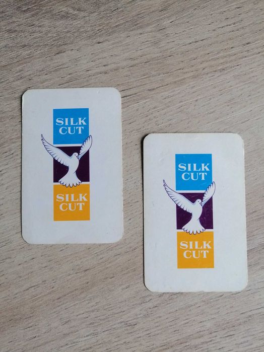 Карти за игра в кутии