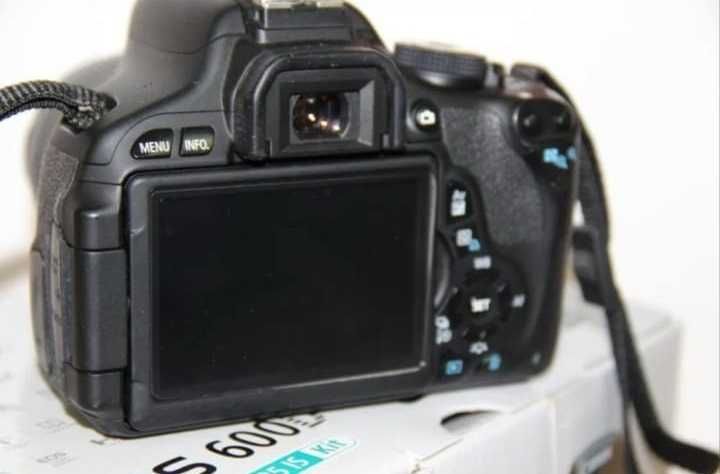 Продам зеркальный фотоаппарат Canon 600d.