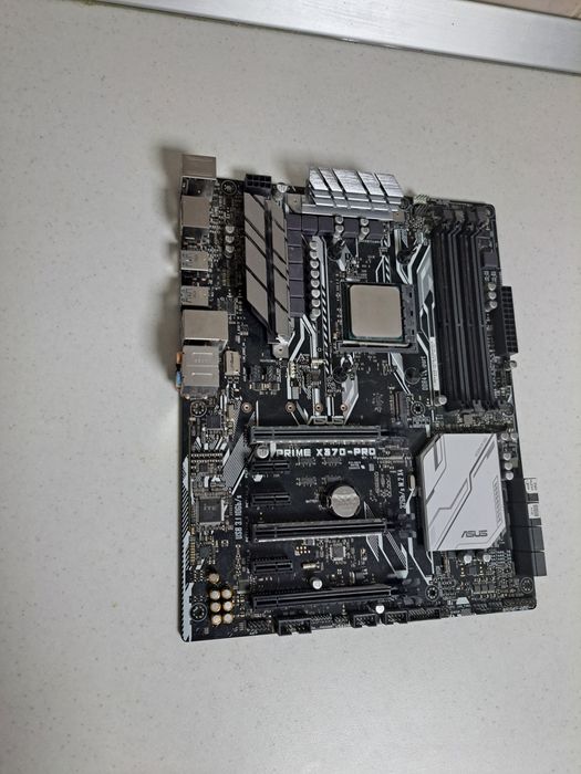 Placa ASUS PRIME X370-PRO + procesor ryzen 5 1500x