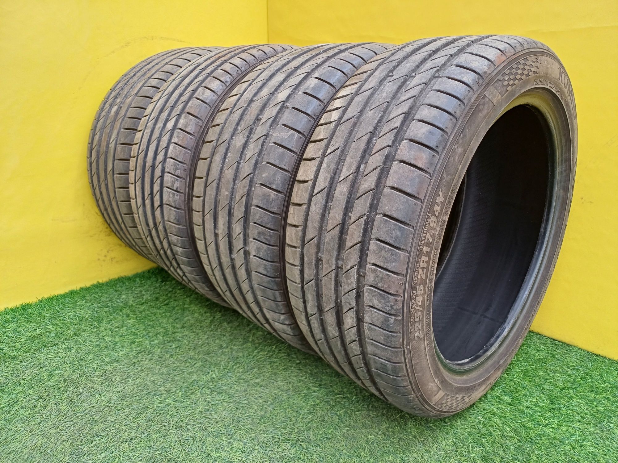 Шины 225/45 и 255/40 ZR17 Kumho разноширокий комплект.