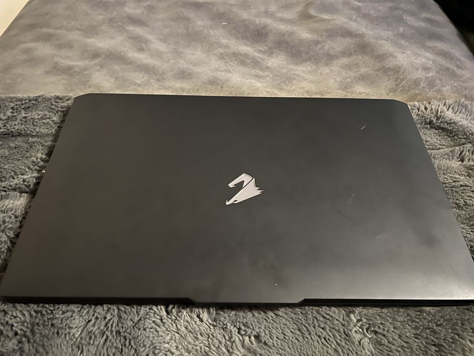 Геймърски лаптоп Gigabyte Aorus 7 9KF RTX 4060 360hz 16ram 512gb SSD