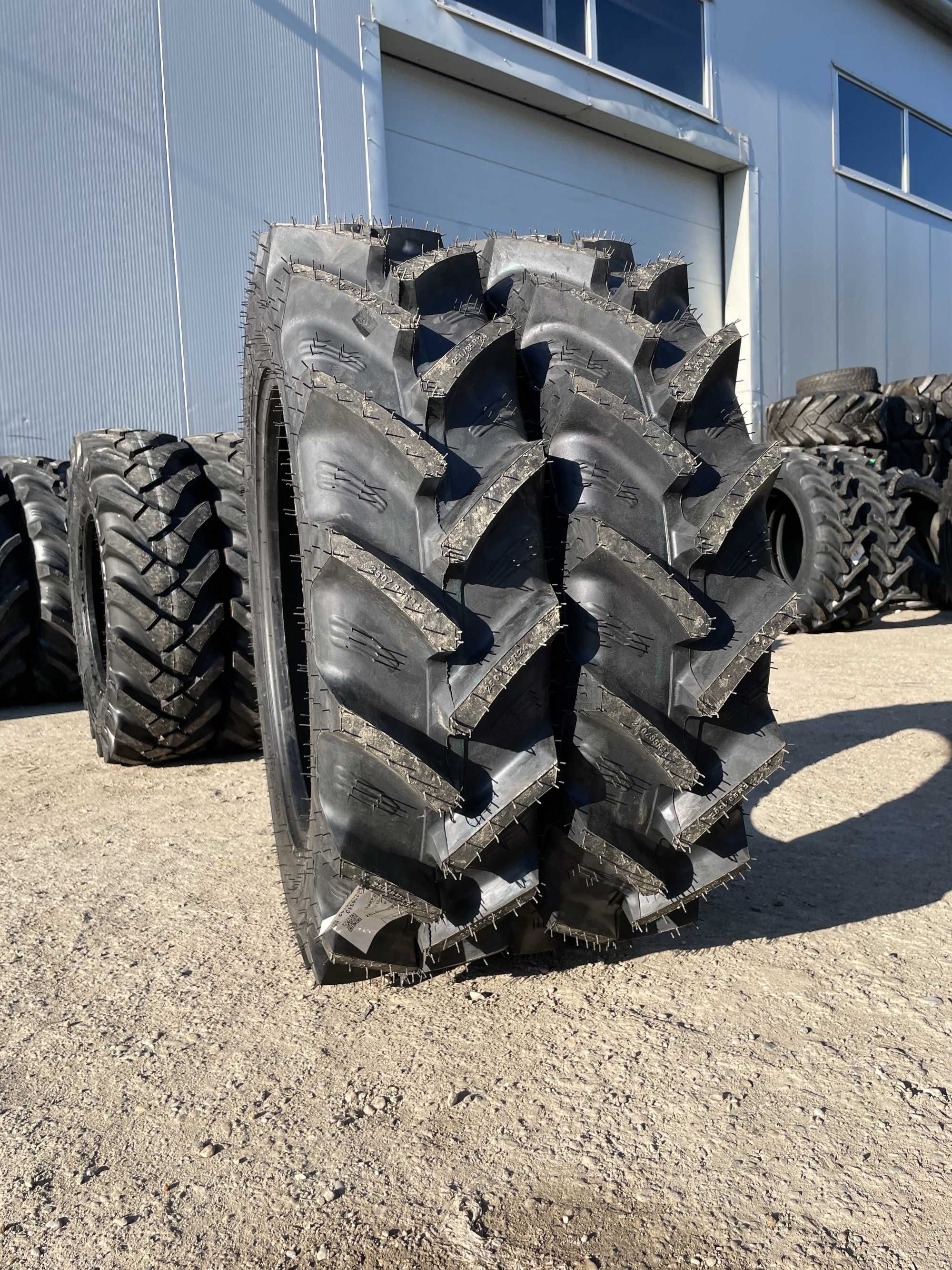 Marca OZKA anvelope 250/85R24 noi radiale pentru tractor fata