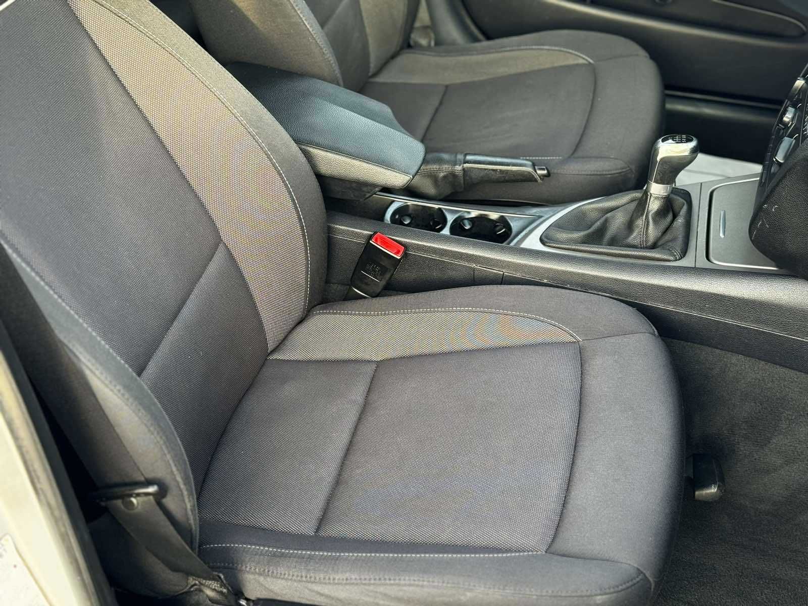 BMW 120 2D, Светло сив металик