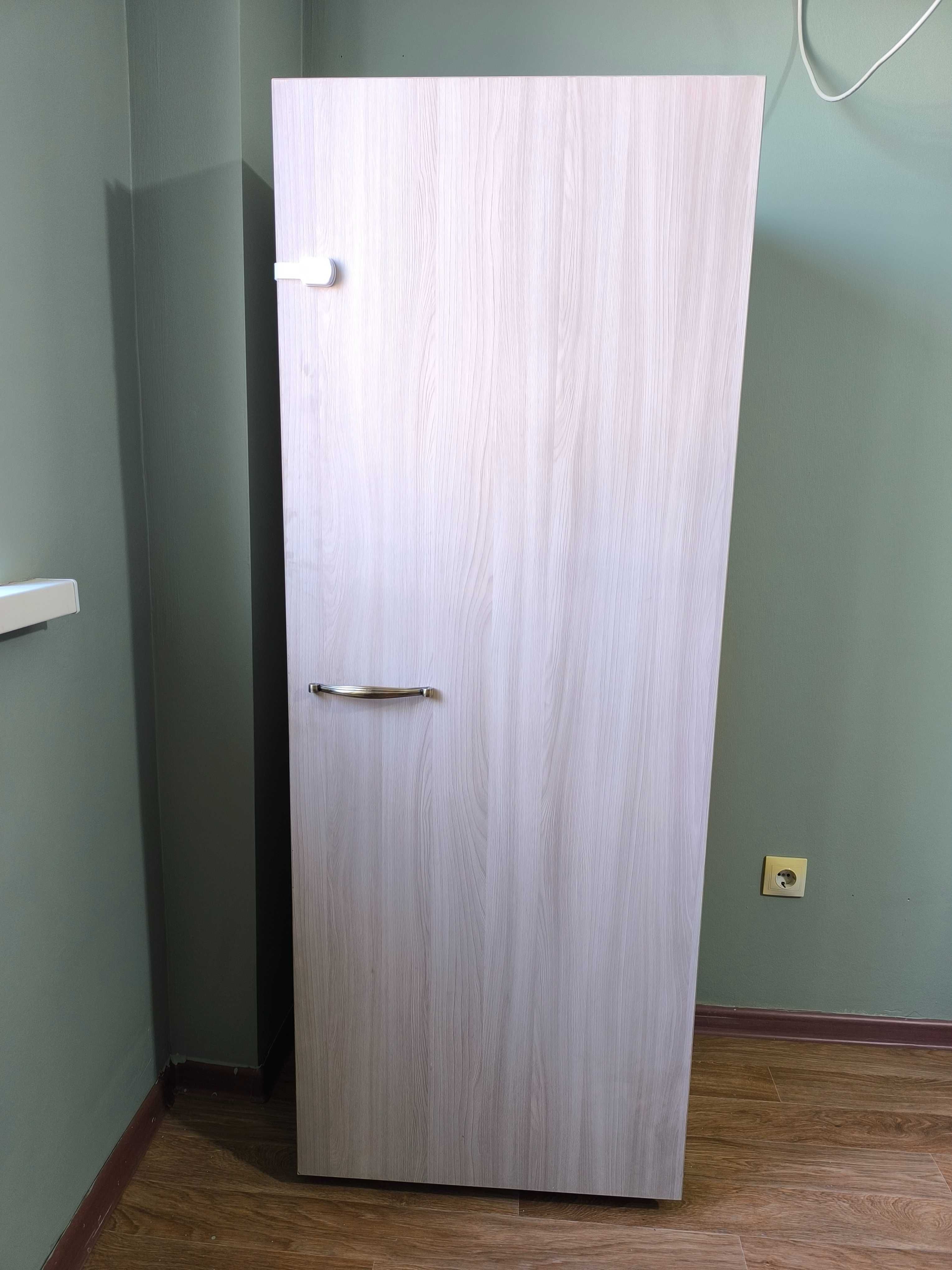 Продается мебель. Шкаф, стол компьютерный, тумба