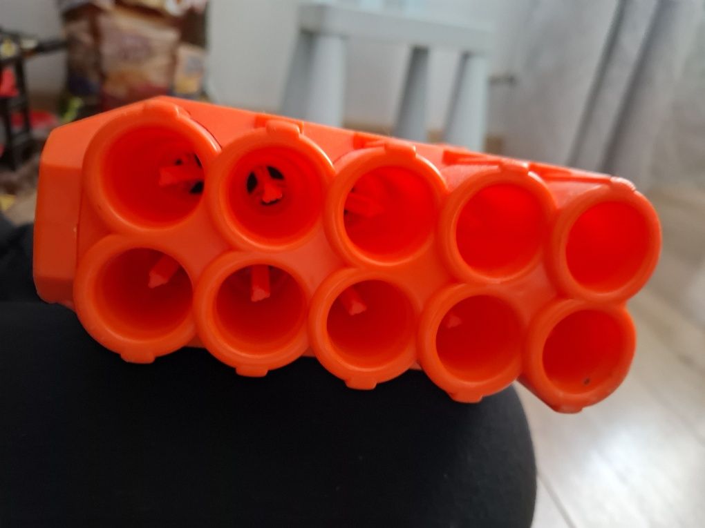 Vând arma nerf mega