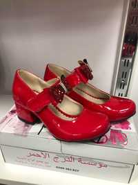 Обувки на ток с панделка Бяло-Черно-Червено-Цена -35 лв