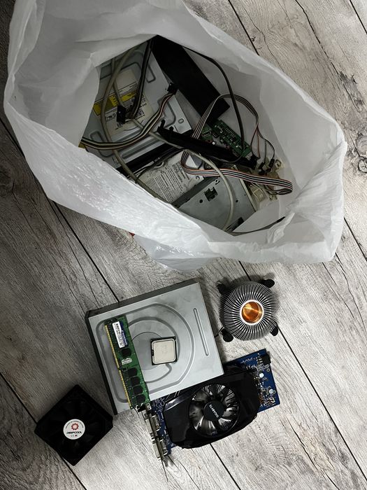 Куча компьютерного барахла