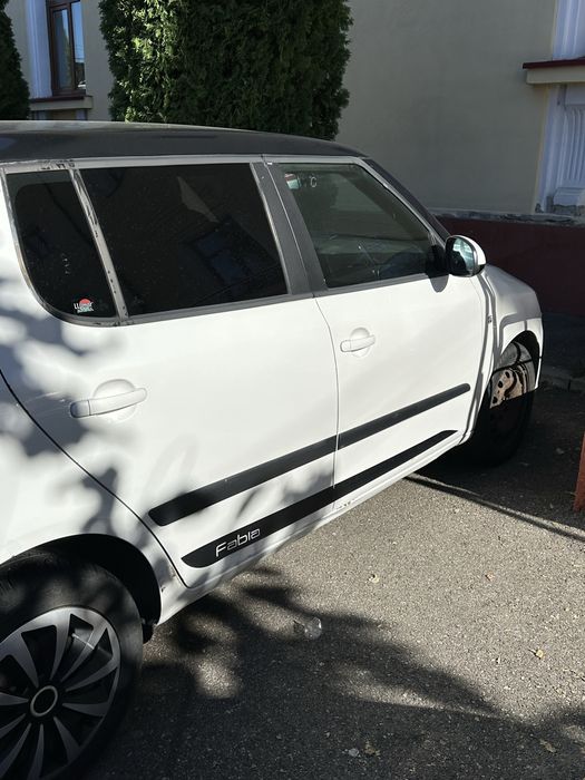 Vand skoda fabia din 2011 monte carlo motor 1.6 TDI de 90 cai- euro 5