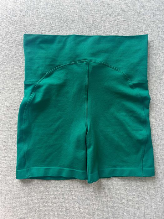 Zara нови спортен къс клин M-L размер, дантелени бели панталонки M