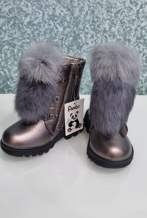 Продам НОВУЮ зимнюю обувь на девочку