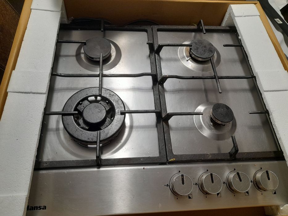 Plită incorporabila pe gaz cu aprindere electrică