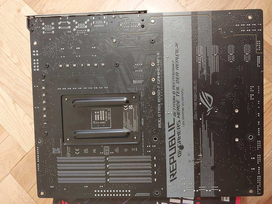 AMD Ryzen 7 5800X + Asus Rog Strix B550-F Gaming Wi-Fi